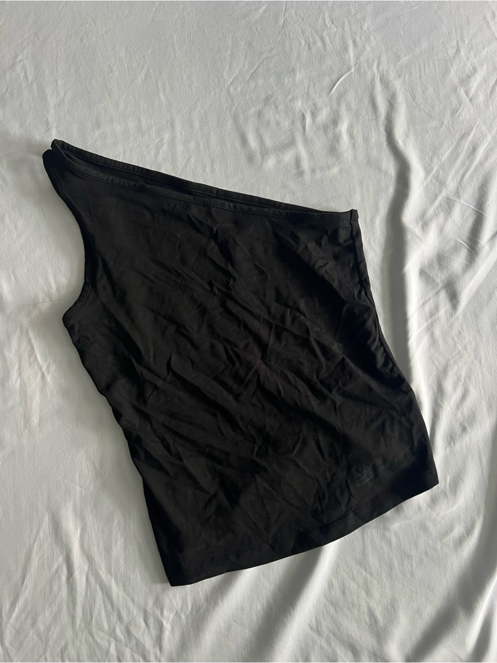 GAP Black Modern One-Shoulder Tank